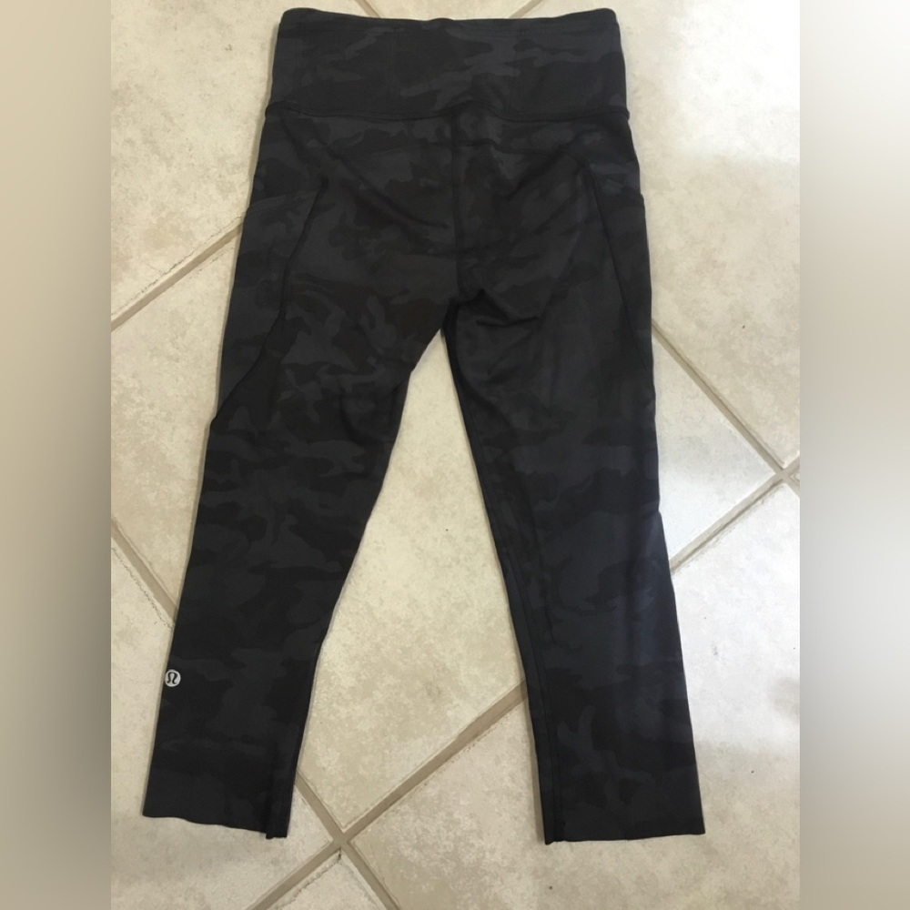 LULULEMON FAST & FREE HIGH RISE CROP ll - 19 INCH INCOGNITO CAMO MULTI GREY SZ 4